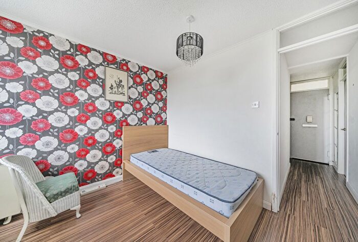 2 Bedroom Flat For Sale In Durdham Park, Bristol, Somerset, BS6