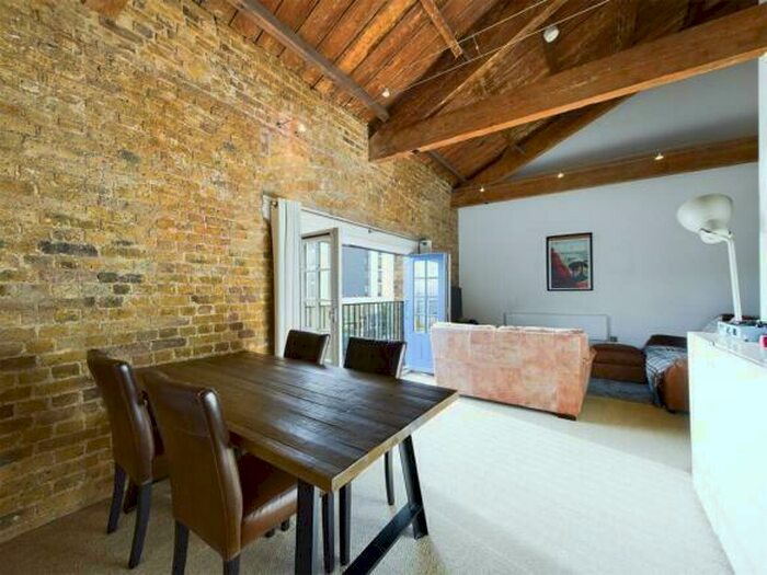 2 Bedroom Flat To Rent In Warehouse W, Western Gateway, E16