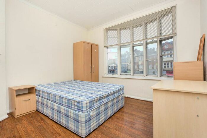 3 Bedroom Apartment To Rent In Finchley Lane, Hendon, London, NW4