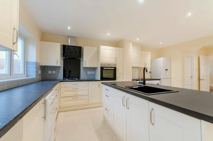 3 Bedroom End Of Terrace House To Rent In Gainsborough Road, New Malden, KT3