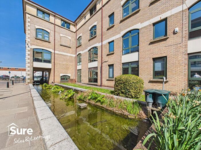 1 Bedroom Apartment To Rent In Double Room With Own Bathroom At Kensington House, Corner Hall, Hemel Hempstead, Hertfordshire, HP3