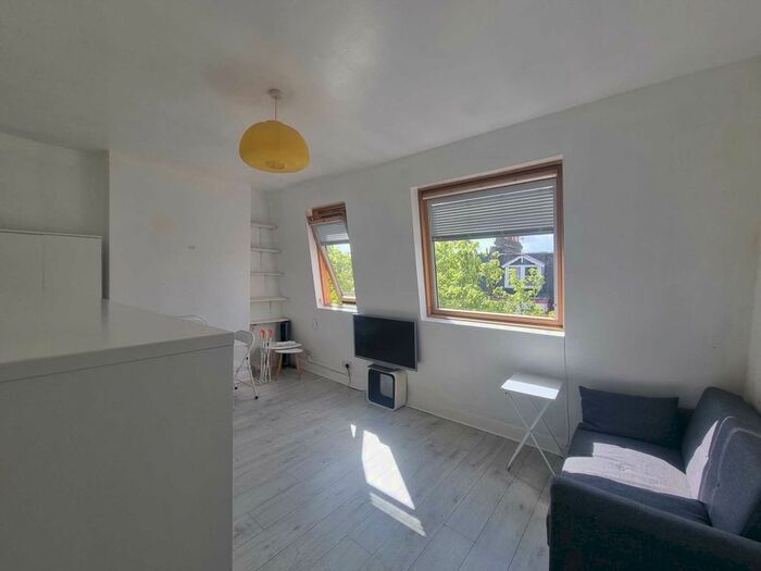 1 Bedroom Flat To Rent In Hampden Road, Hornsey, N8