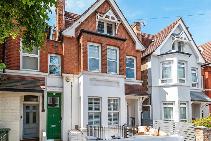 2 Bedroom Apartment To Rent In Laitwood Road Balham, SW12