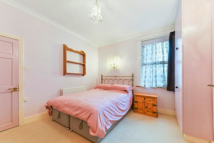 1 Bedroom Flat To Rent In Boundary Road, SW19