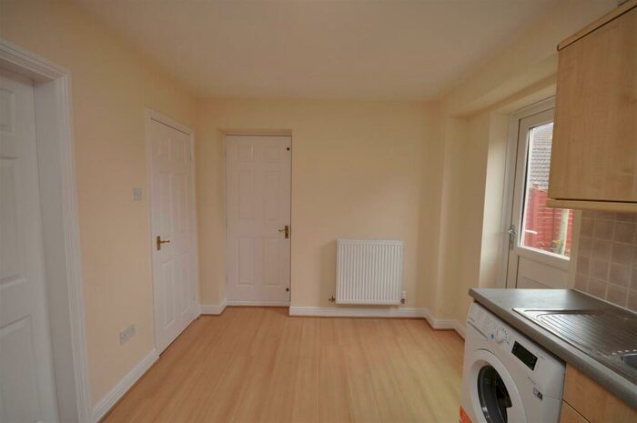 2 Bedroom End Of Terrace House To Rent In Chesterton Drive, Leamington Spa, CV31