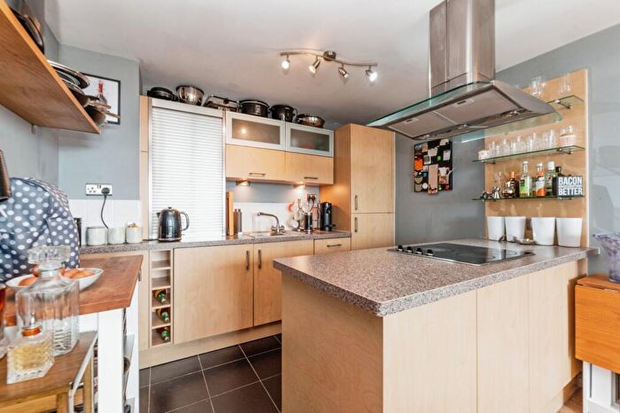 2 Bedroom Flat For Sale In Throwley Way, Sutton, SM1