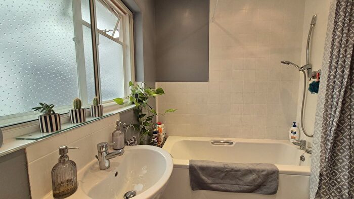 3 Bedroom Detached Bungalow For Sale In Sutcliffe Drive, Harbury, CV33
