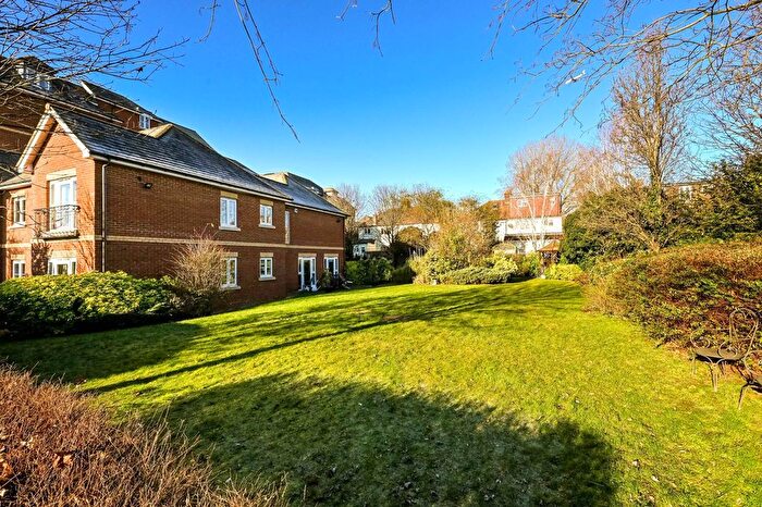 2 Bedroom Flat For Sale In Golden Court, Isleworth, TW7