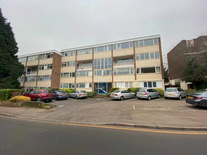 3 Bedroom Flat To Rent In Park Place, Woking GU22