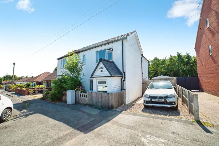 3 Bedroom Semi-Detached House For Sale In Lee Lane, Heanor, DE75