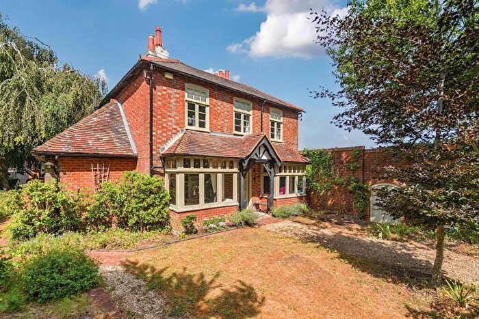 4 Bedroom Detached House For Sale In Petworth Road, Witley, GU8