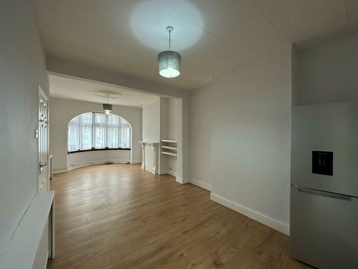 4 Bedroom Terraced House To Rent In Monmouth Road, East Ham, E6