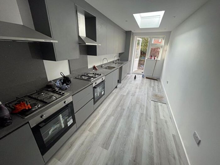 8 Bedroom Detached House To Rent In West Square, Iver, SL0