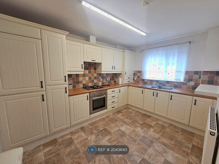 2 Bedroom Flat To Rent In Lower Brook Farm, Bolton, BL5
