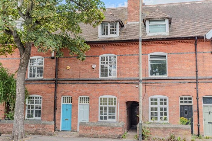 3 Bedroom Terraced House For Sale In Aylestone Road, Leicester, LE2
