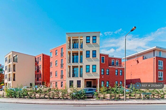 2 Bedroom Flat To Rent In Plaistow Lane, Bromley, BR1