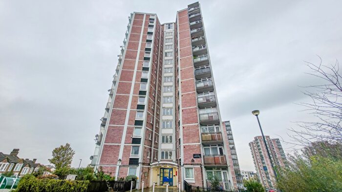 2 Bedroom Flat For Sale In Samuel Street, Woolwich, London, SE18