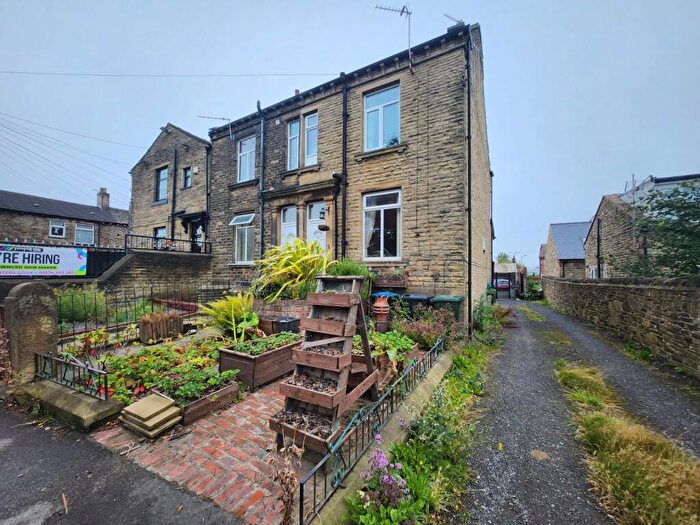 4 Bedroom End Of Terrace House For Sale In Cutler Heights Lane, BD4