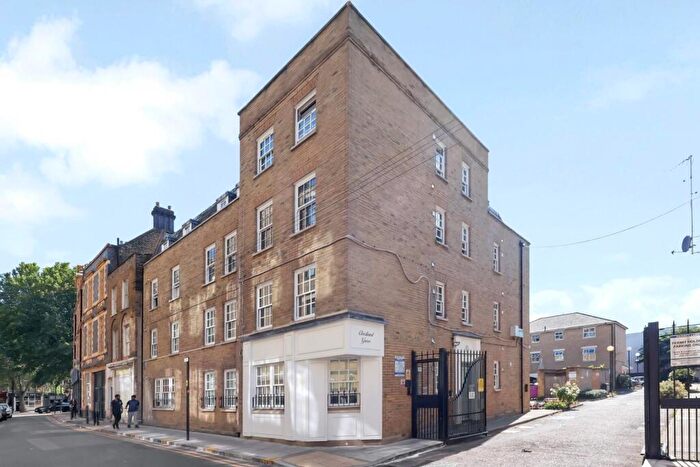 1 Bedroom Apartment For Sale In Cleveland Grove, London, E1