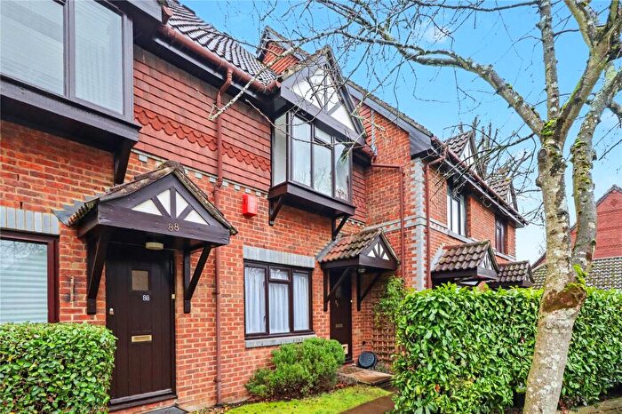 1 Bedroom Maisonette For Sale In Tintagel Way, Woking, Surrey, GU22