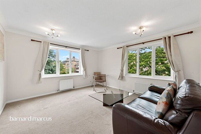 1 Bedroom Flat For Sale In Surbiton Hill Park, Surbiton, KT5