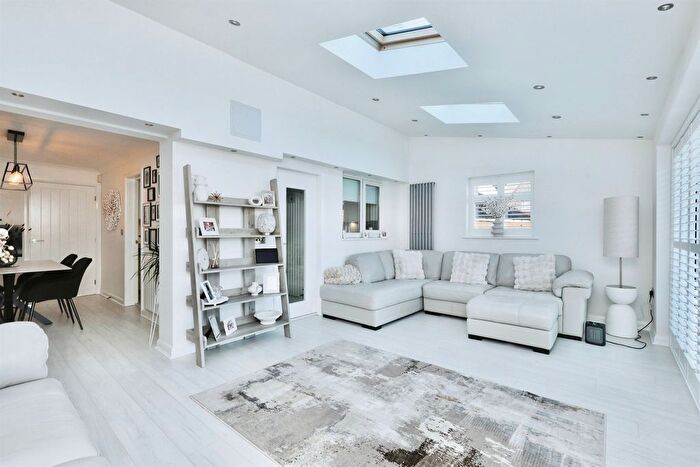 3 Bedroom Detached House For Sale In Oxclose Park Rise, Halfway, Sheffield, S20