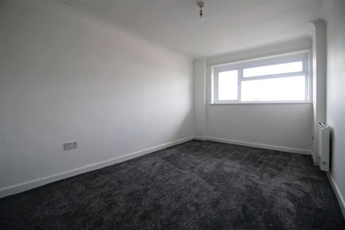 2 Bedroom Flat To Rent In Anne's Court, Sea Front, Hayling Island, PO11