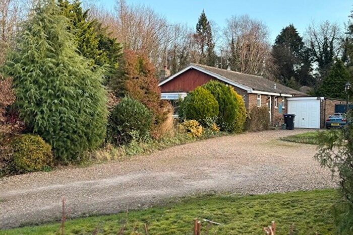 3 Bedroom Bungalow To Rent In Abercorn Way, Woking, Surrey, GU21