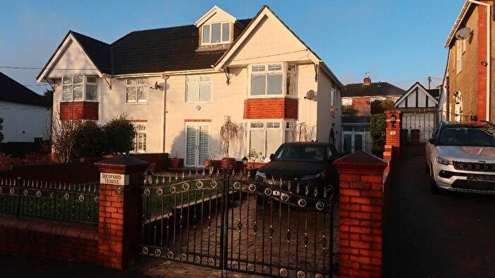 3 Bedroom Semi-Detached House For Sale In Pentwyn Avenue, Blackwood, Caerphilly (County Of), NP12