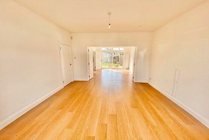 4 Bedroom Property To Rent In Hervey Close, London, N3