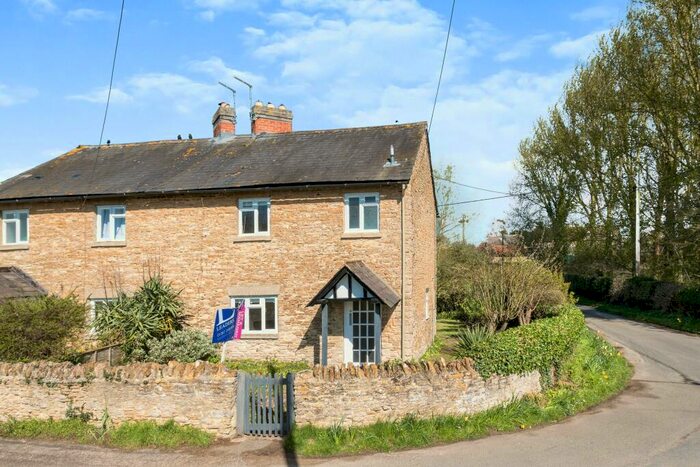 3 Bedroom End Of Terrace House To Rent In Summerside, Buckland, SN7