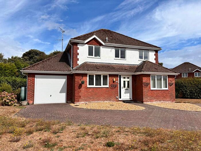 3 Bedroom Detached House For Sale In The Rysefords, Burbage, SN8