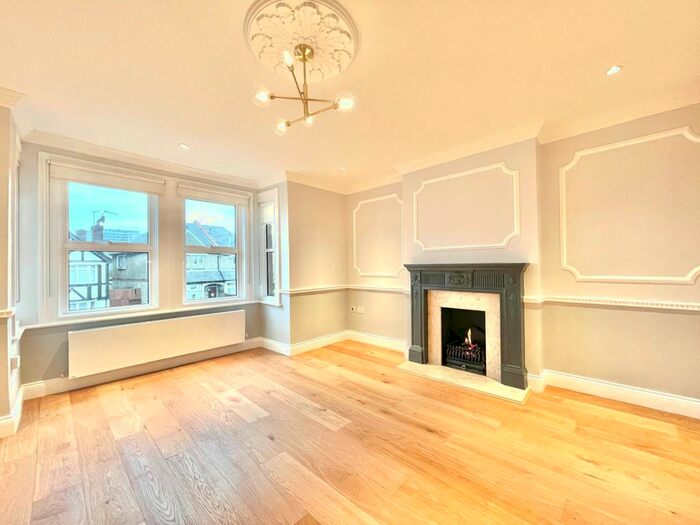 2 Bedroom Flat To Rent In Totteridge Lane, London, N20