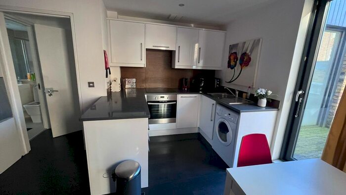 1 Bedroom Flat To Rent In Argyle Square, London, WC1H