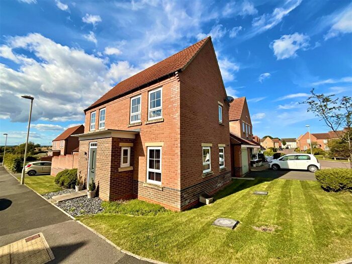 3 Bedroom Detached House For Sale In South Garth Road, Cayton, Scarborough, YO11