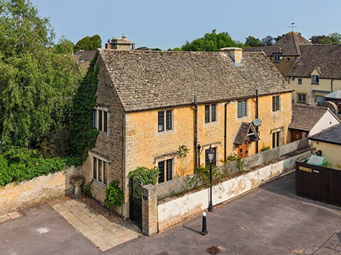 4 Bedroom Detached House For Sale In Clapton Row, Bourton-On-The-Water, GL54