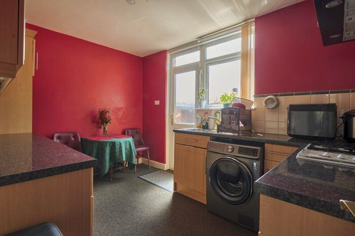 3 Bedroom Semi-Detached House For Sale In Rifford Road, Exeter, EX2