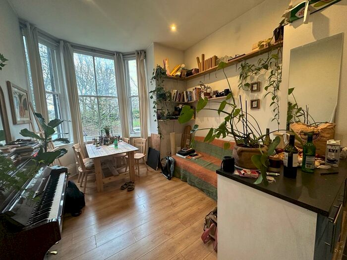 1 Bedroom Apartment To Rent In Moorland Road, Leeds, West Yorkshire, LS6