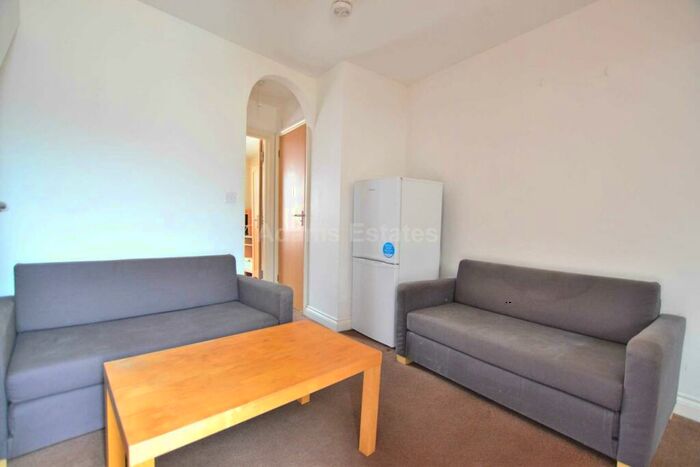 2 Bedroom Flat To Rent In Wokingham Road, Reading, RG6