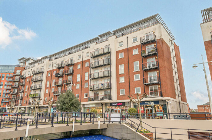 2 Bedroom Flat For Sale In The Canalside, Gunwharf Quays, Portsmouth, Hampshire, PO1