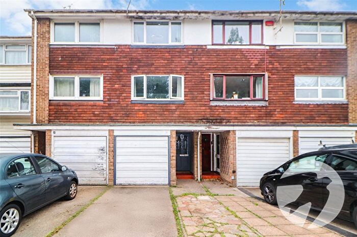 3 Bedroom Terraced House For Sale In Silver Spring Close, Erith, DA8