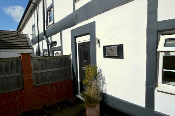 2 Bedroom Cottage To Rent In Lockwood Fold, Stockport, SK2