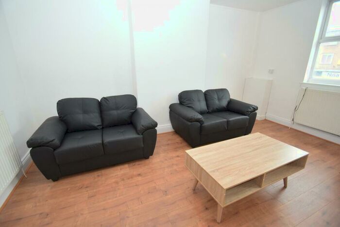 2 Bedroom Flat To Rent In Palatine Road, Northenden, Manchester., M22