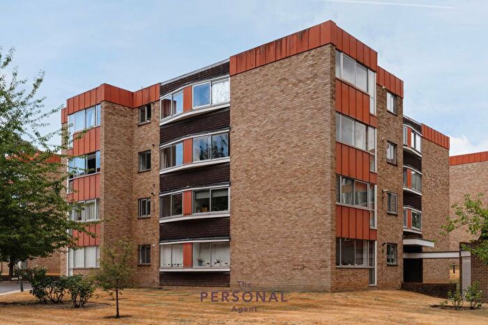 2 Bedroom Flat To Rent In White Lodge, Christchurch Park Road, SM2
