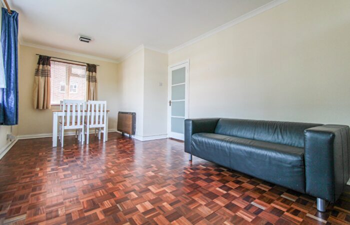 2 Bedroom Flat To Rent In Ashburton Road, Croydon, London, CR0