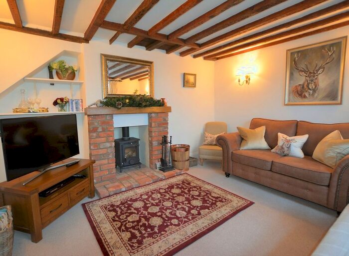 3 Bedroom Flat To Rent In Park Corner Road, Hook, RG27