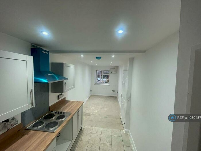 1 Bedroom Flat To Rent In Cricket Road, Oxford, OX4