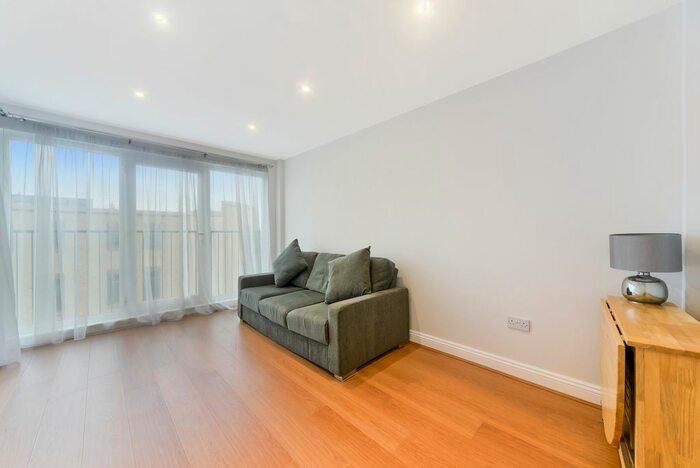 2 Bedroom Flat To Rent In Griffiths Road, Wimbledon, SW19