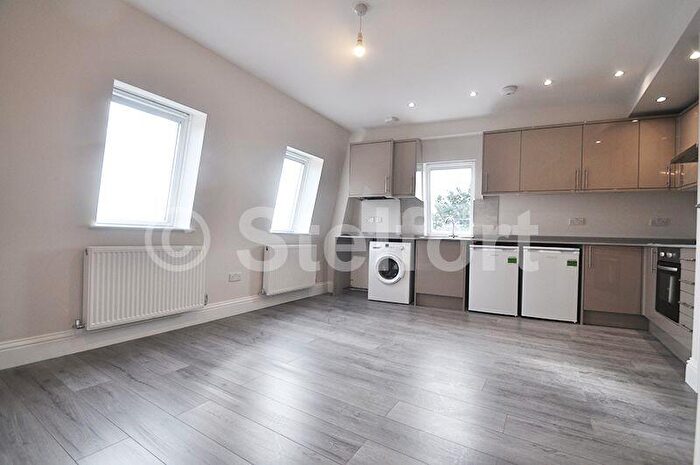 2 Bedroom Apartment To Rent In Grafton Road, London, NW5