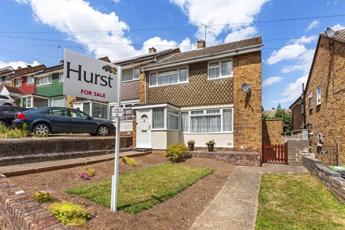 3 Bedroom Semi-Detached House For Sale In Horsenden Road, High Wycombe (no Chain), HP13